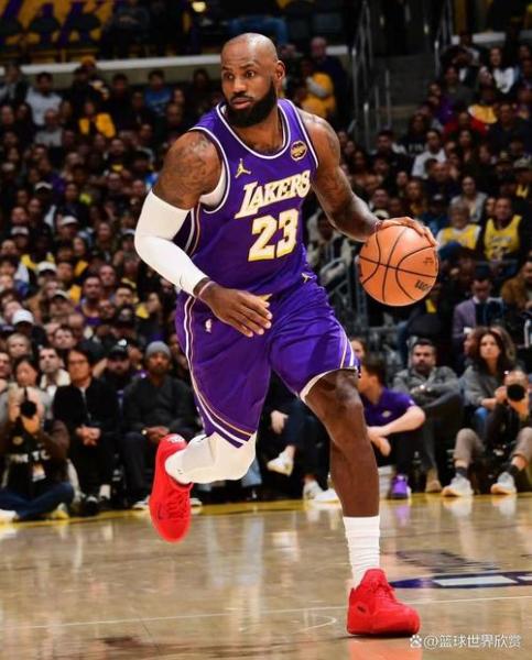 斯波：詹姆斯不仅是在与整个联盟竞争，他还在与时光老人搏斗