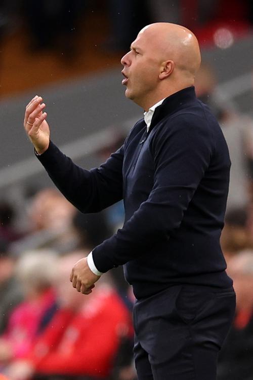 太阳报：两名布伦特福德球员见义勇为，制止袭击后全身是血