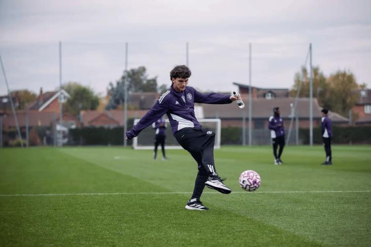 曼晚：曼联新球场将由私人融资修建，目前正与潜在投资者对话