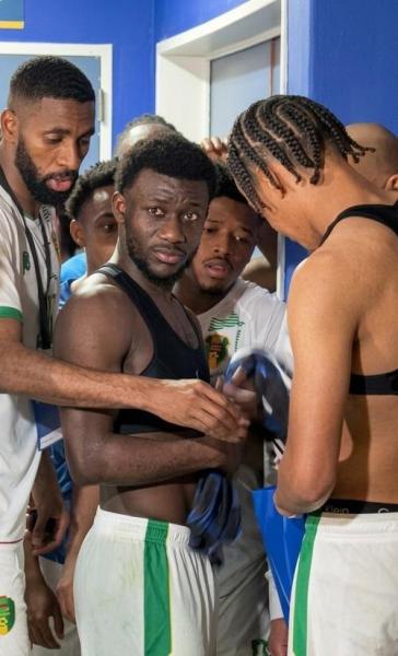 阿媒:毛里塔尼亚球员赛后围堵阿根廷更衣室,只为获梅西球衣 阿媒:毛里塔尼亚球员赛后围堵阿根廷更衣室,只为获梅西球衣